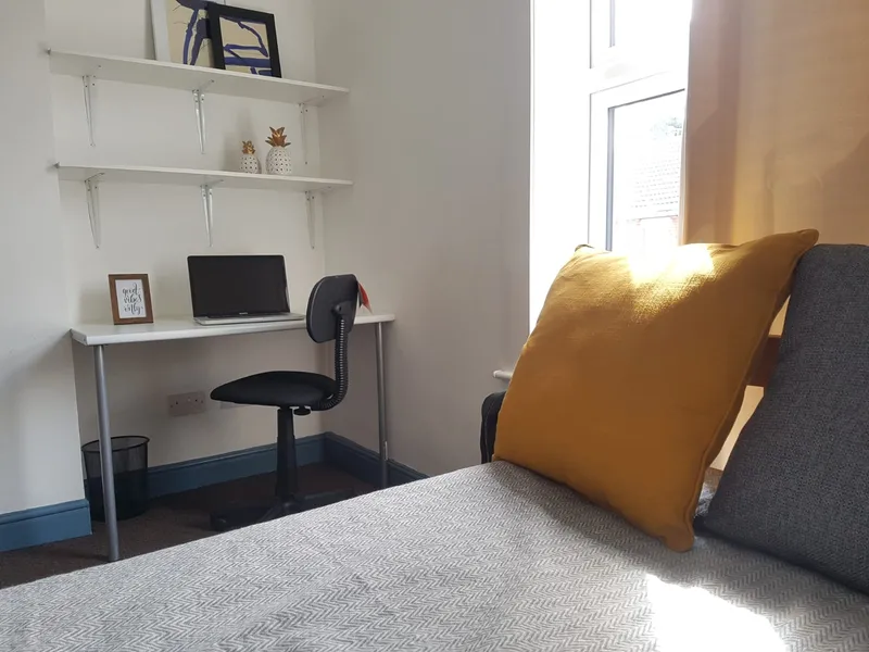 Large 6 Bed Terraced House // AUG 2026 - Image 18